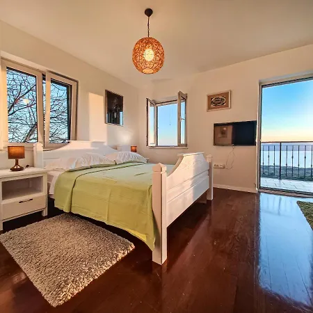 Dado Holiday home Bast